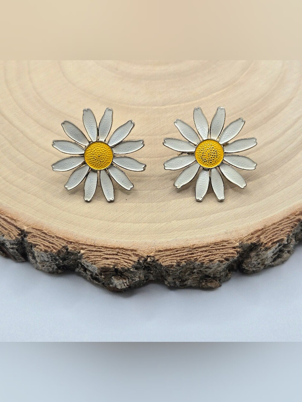 Vintage White & Yellow Enamel Daisy Screw Back Earrings | Retro Floral